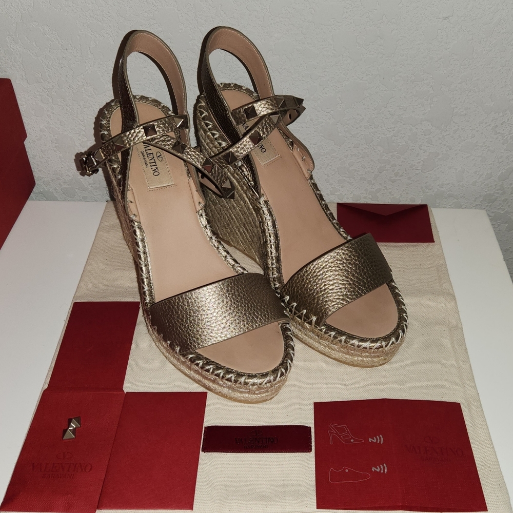 Valentino Garavani Stud Wedges
